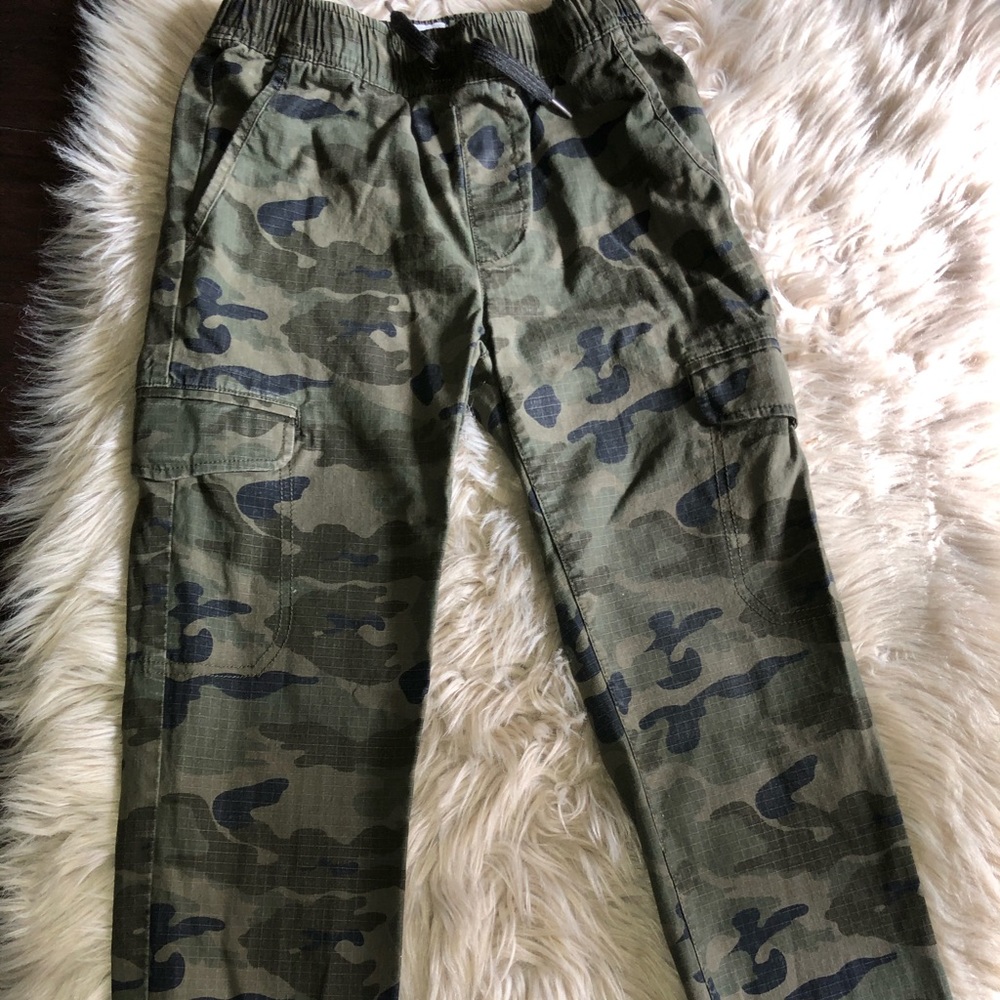 Boys Old Navy green camouflage joggers